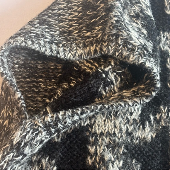 VINTAGE SML SPORT Hand Knit Sweat Vest Black Blue and‎ Grey Star Shapes Sz Large - Picture 6 of 10